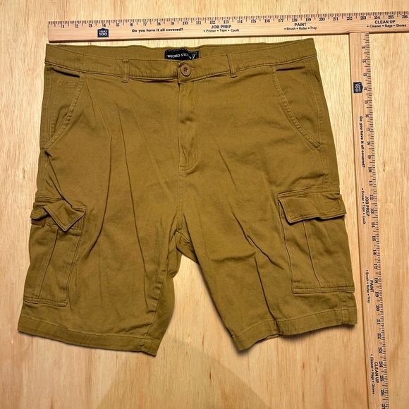 Wicked Stitch Mustard Cargo Khaki Shorts 38W - Picture 1 of 5